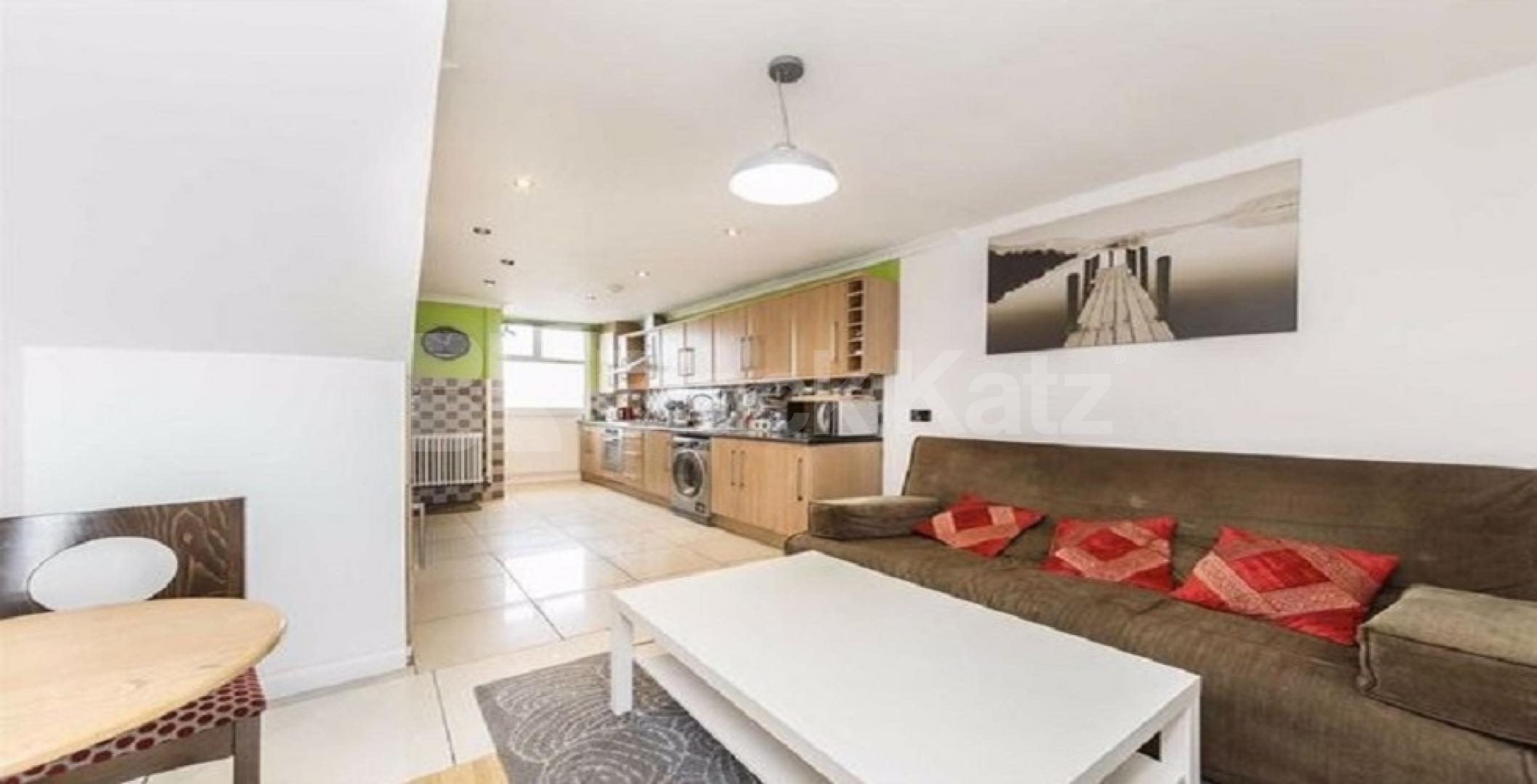 			UNDER OFFER  , 3 Bedroom, 1 bath, 1 reception Apartment			 Deverell street, Borough